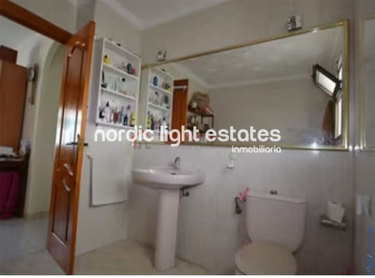 6 quarto Moradia Geminada para venda em Nerja com garagem - 693 000 € (Ref: 7167718)