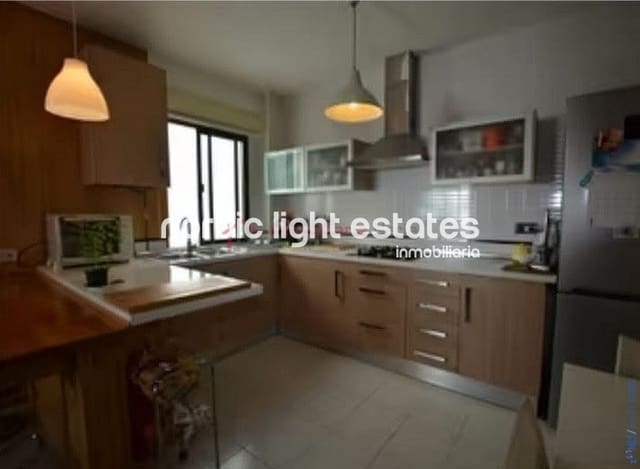 6 quarto Moradia Geminada para venda em Nerja com garagem - 693 000 € (Ref: 7167718)