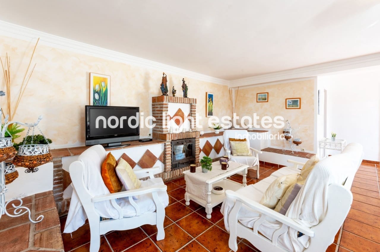 4 makuuhuone Huvila vuokrattavana paikassa Frigiliana mukana uima-altaan - 2 000 € (Ref: 7589835)