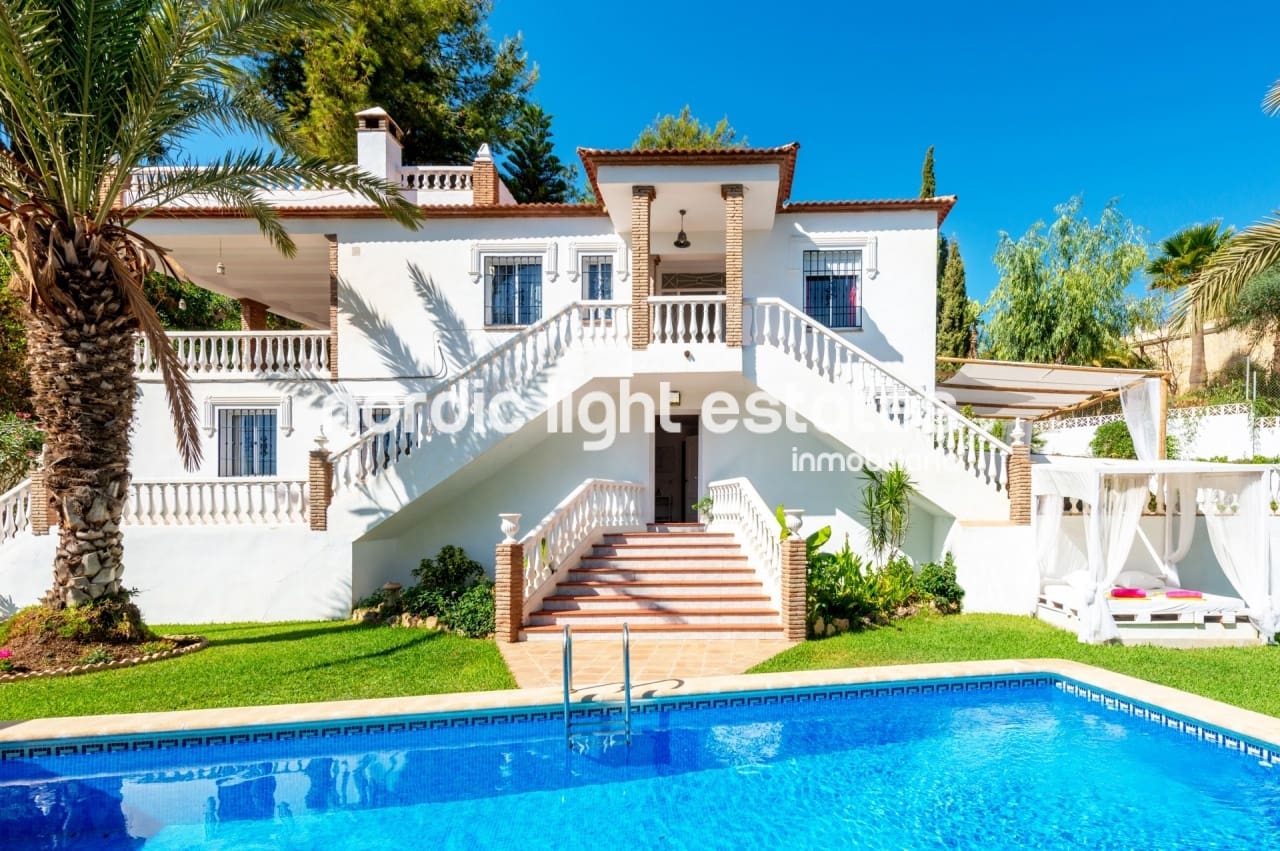 4 makuuhuone Huvila vuokrattavana paikassa Frigiliana mukana uima-altaan - 2 000 € (Ref: 7589835)