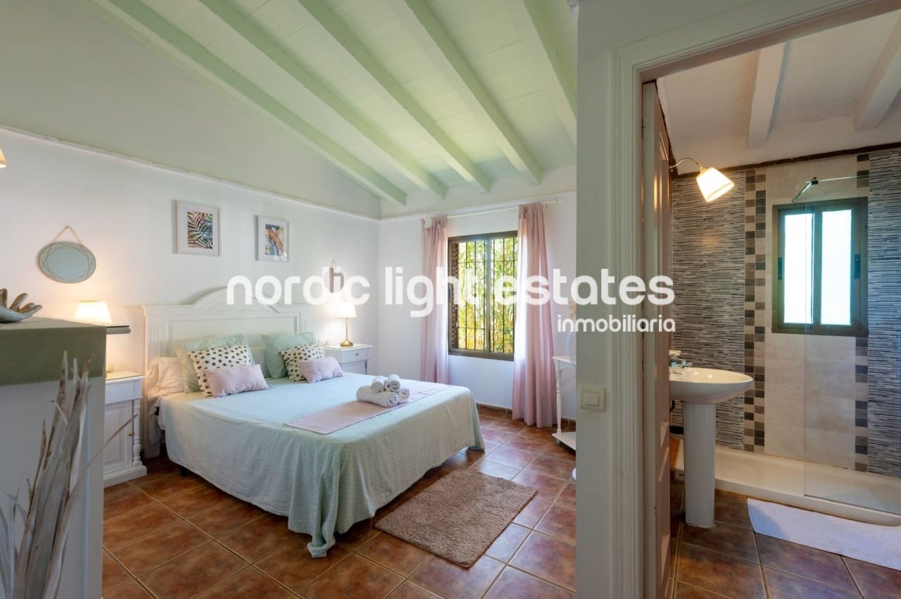 3 soveværelse Villa til leje i Frigiliana med swimmingpool - € 1.800 (Ref: 7589836)