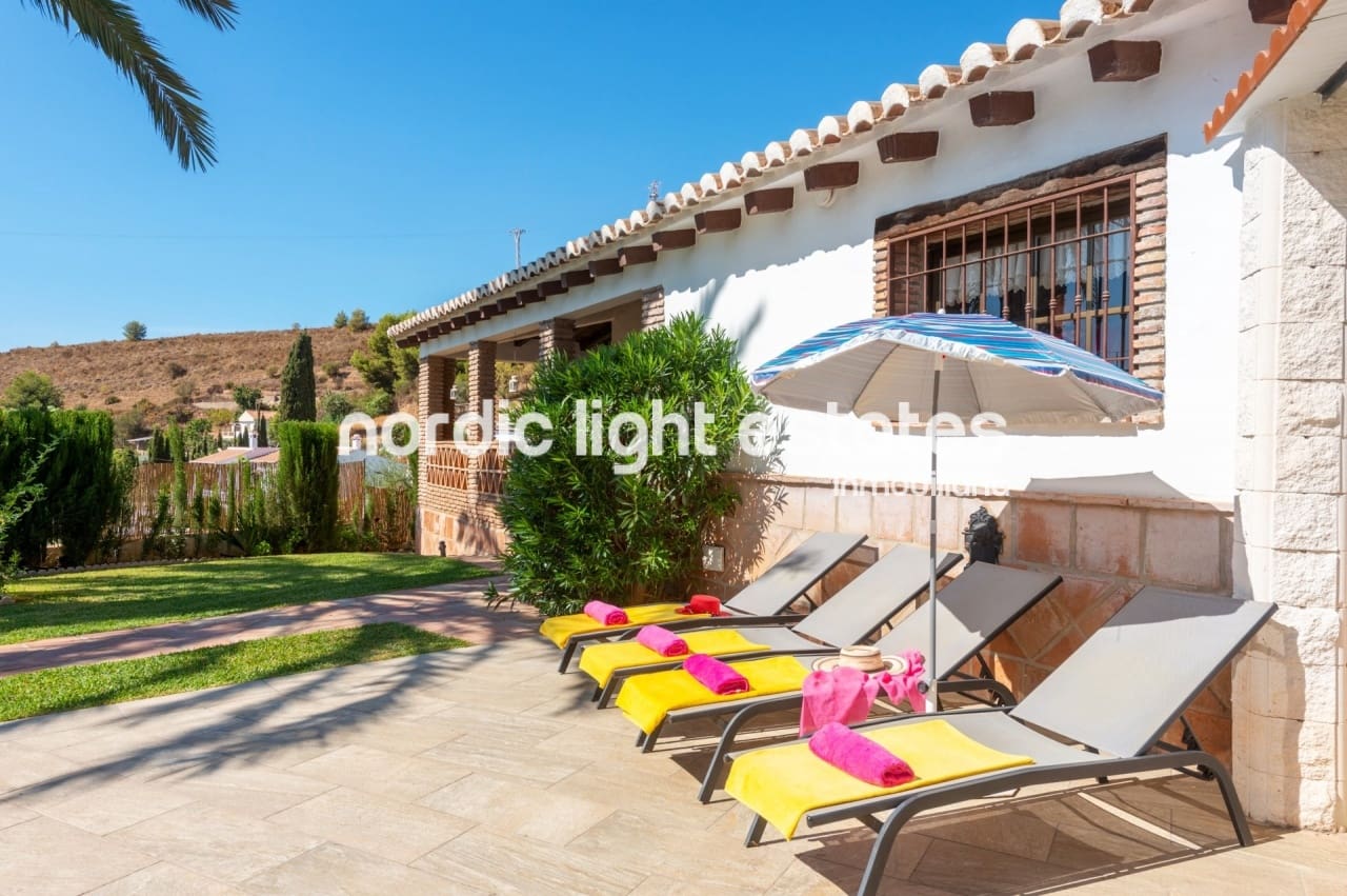 3 soveværelse Villa til leje i Frigiliana med swimmingpool - € 1.800 (Ref: 7589836)