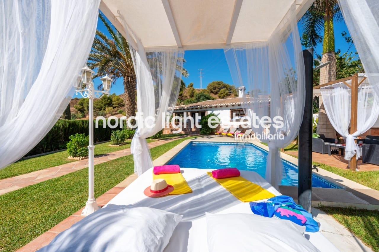 3 soveværelse Villa til leje i Frigiliana med swimmingpool - € 1.800 (Ref: 7589836)