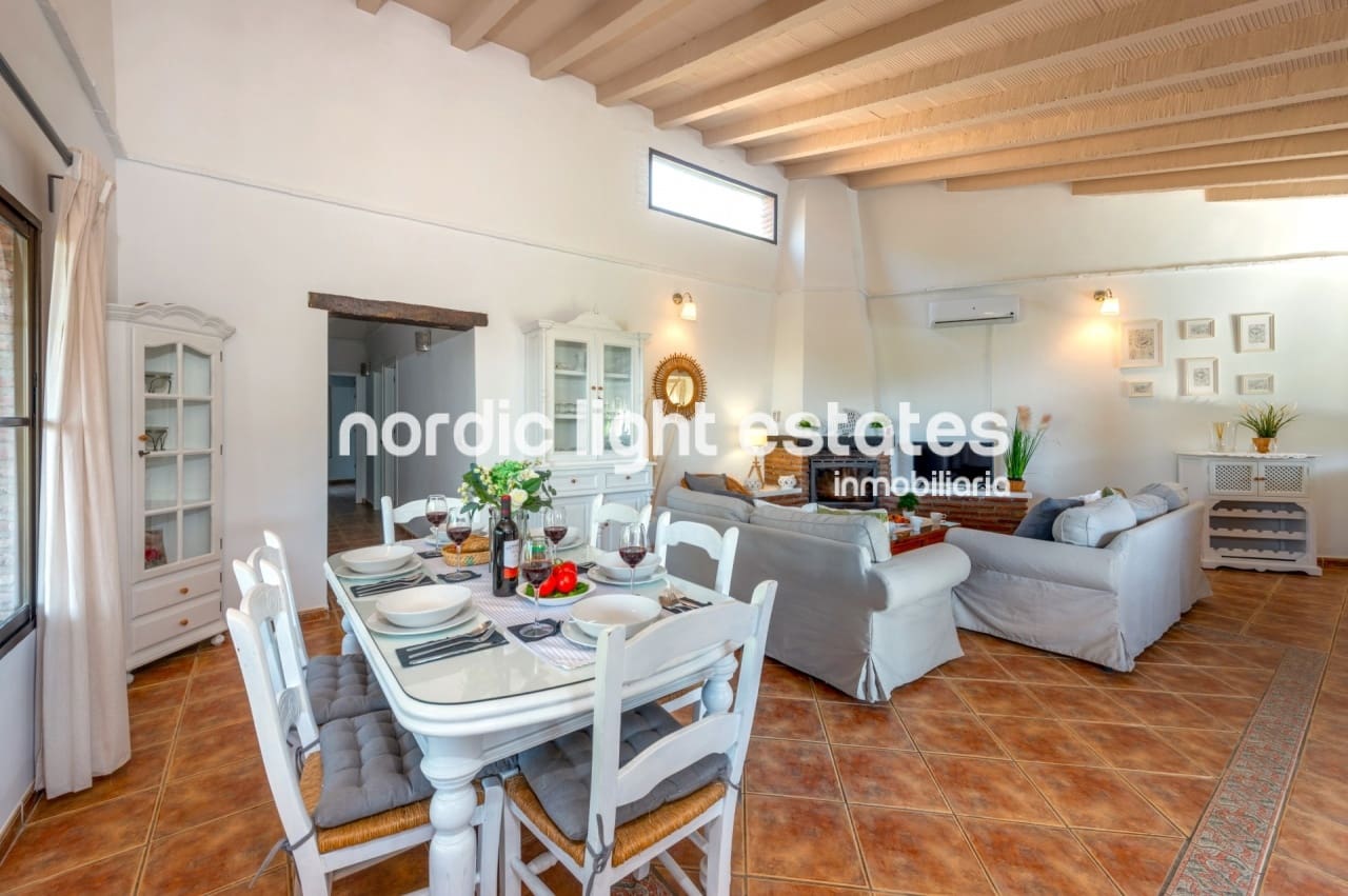 3 soveværelse Villa til leje i Frigiliana med swimmingpool - € 1.800 (Ref: 7589836)
