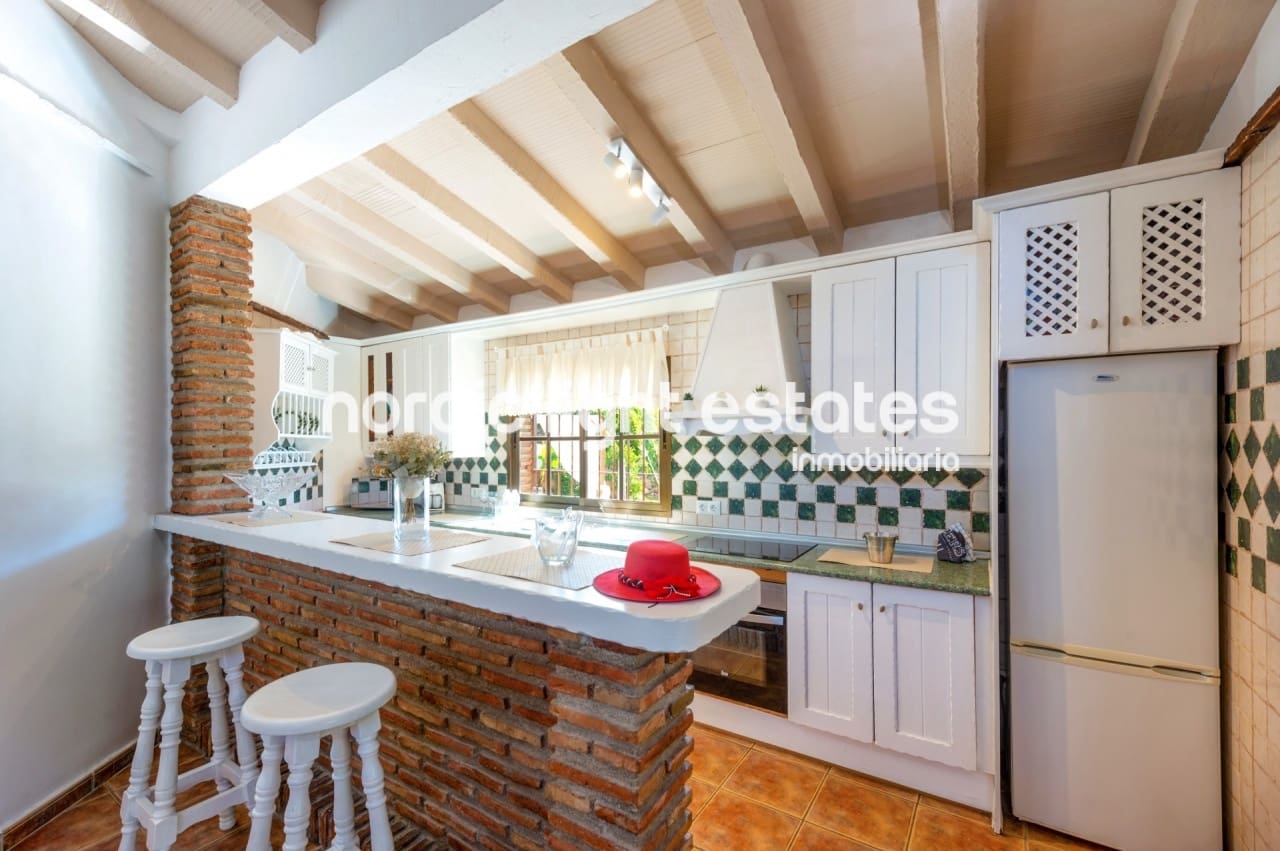 3 soveværelse Villa til leje i Frigiliana med swimmingpool - € 1.800 (Ref: 7589836)