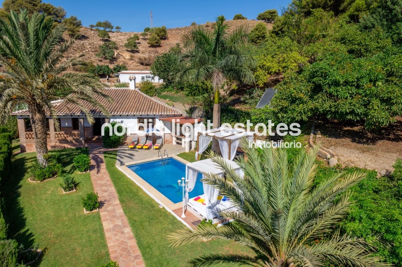 3 soveværelse Villa til leje i Frigiliana med swimmingpool - € 1.800 (Ref: 7589836)