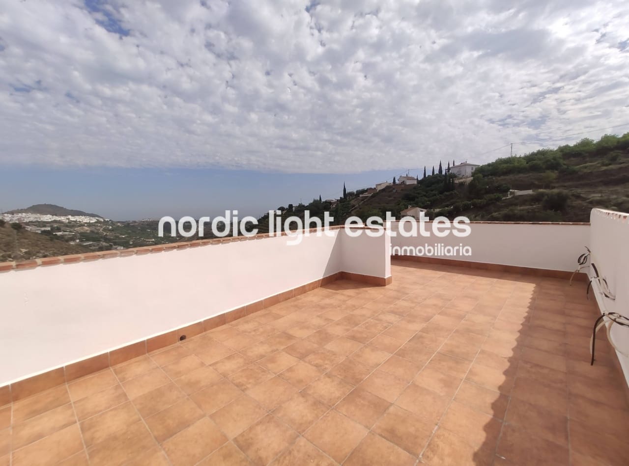 2 soverom Leilighet til leie i Frigiliana - € 850 (Ref: 7678371)