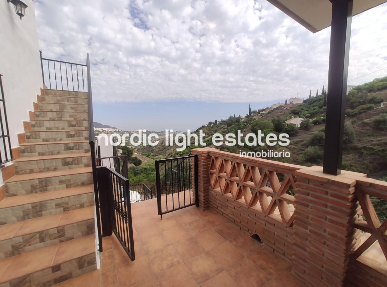 2 soverom Leilighet til leie i Frigiliana - € 850 (Ref: 7678371)