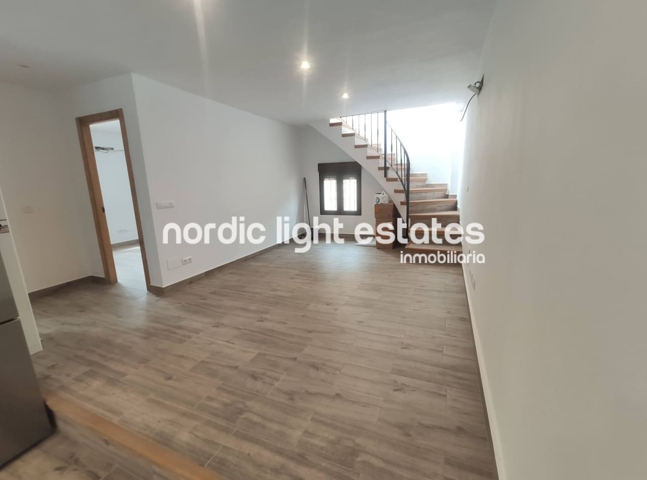 2 soverom Leilighet til leie i Frigiliana - € 850 (Ref: 7678371)