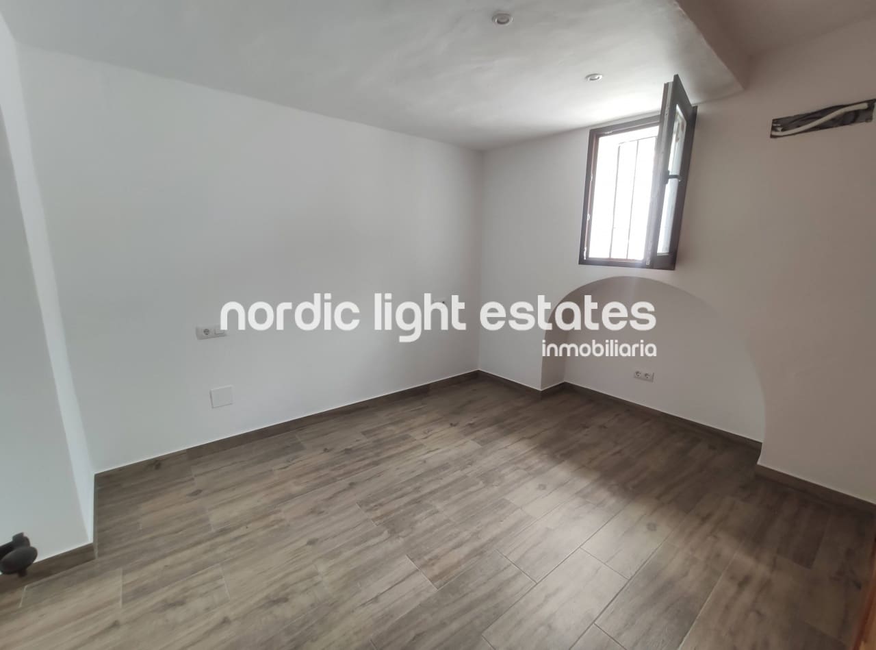 2 soverom Leilighet til leie i Frigiliana - € 850 (Ref: 7678371)