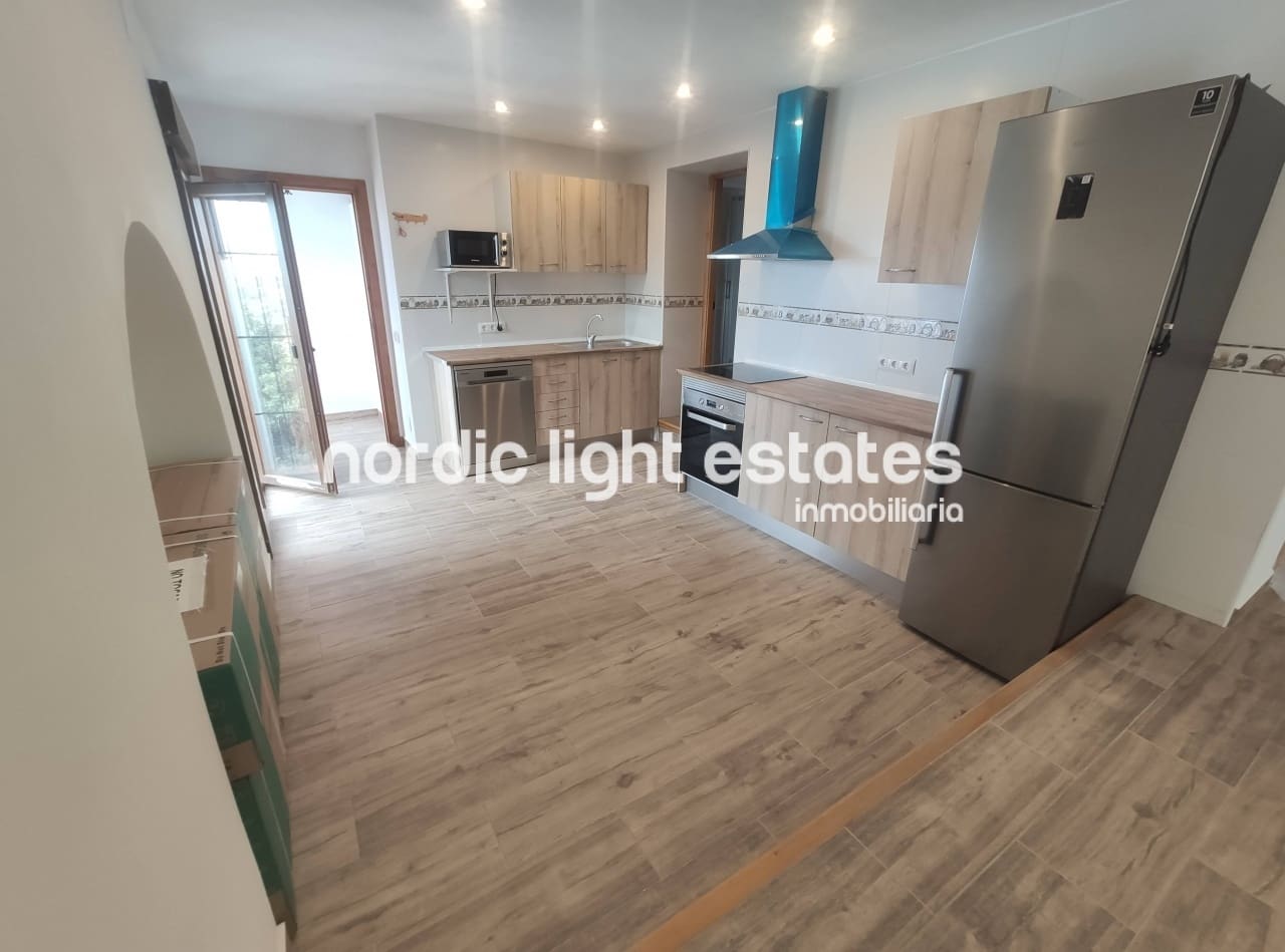 2 soverom Leilighet til leie i Frigiliana - € 850 (Ref: 7678371)