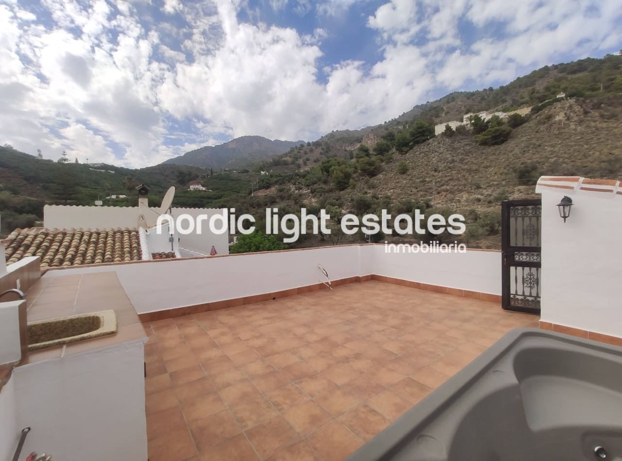 2 soverom Leilighet til leie i Frigiliana - € 850 (Ref: 7678371)