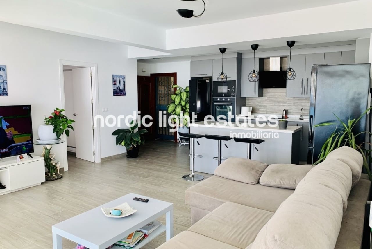 2 Zimmer Apartment zu verkaufen in Torrox-Costa mit Pool - 283.000 € (Ref: 7795621)