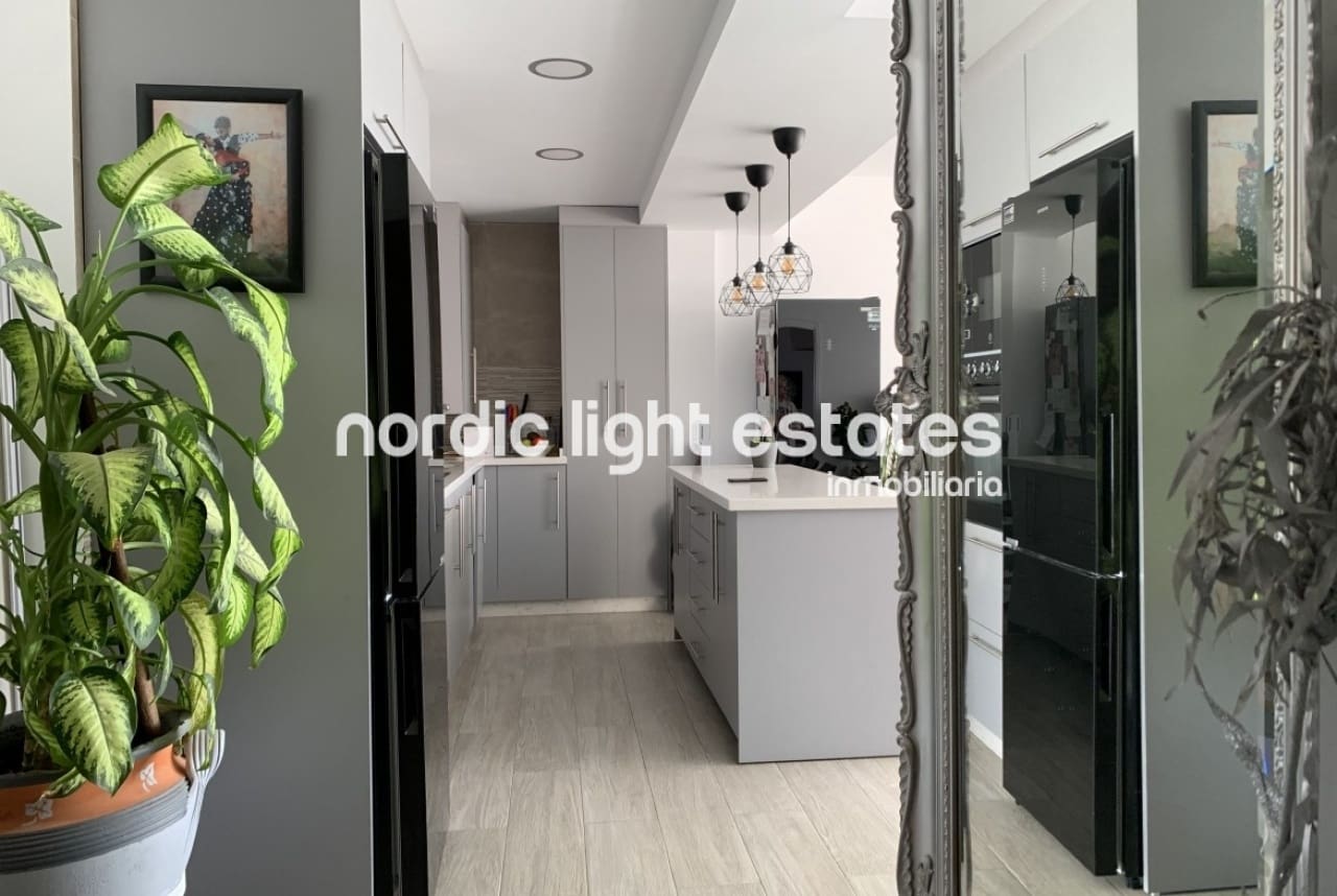 2 Zimmer Apartment zu verkaufen in Torrox-Costa mit Pool - 283.000 € (Ref: 7795621)