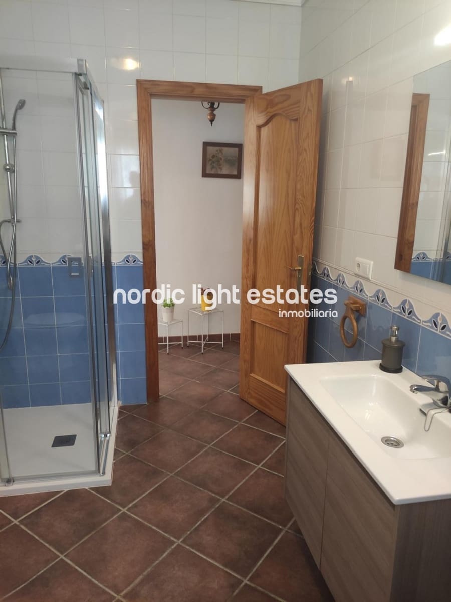 3 soveværelse Villa til leje i Torrox med swimmingpool garage - € 1.400 (Ref: 8255944)