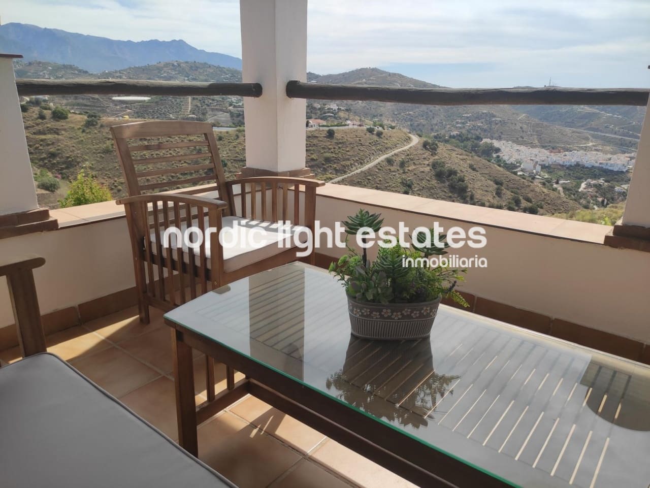 3 soveværelse Villa til leje i Torrox med swimmingpool garage - € 1.400 (Ref: 8255944)