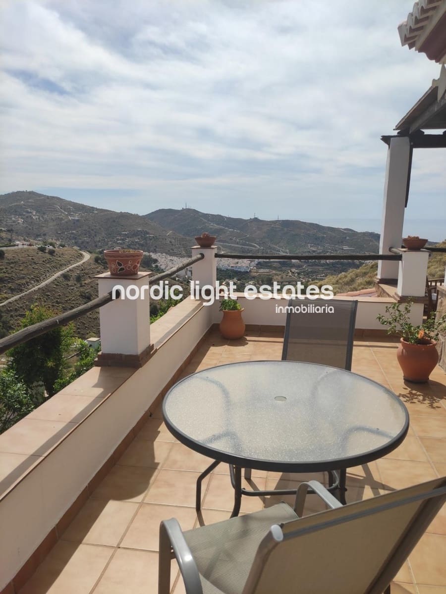 3 soveværelse Villa til leje i Torrox med swimmingpool garage - € 1.400 (Ref: 8255944)