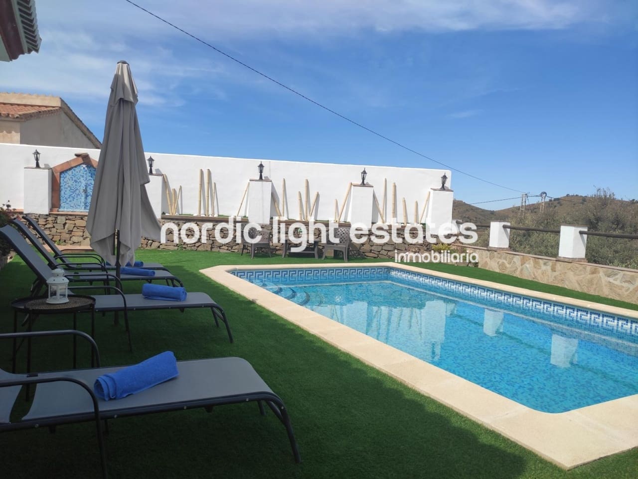 3 soveværelse Villa til leje i Torrox med swimmingpool garage - € 1.400 (Ref: 8255944)