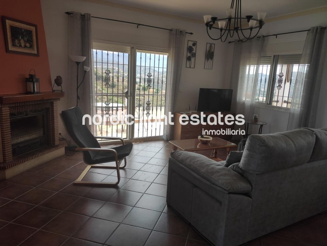 3 soveværelse Villa til leje i Torrox med swimmingpool garage - € 1.400 (Ref: 8255944)