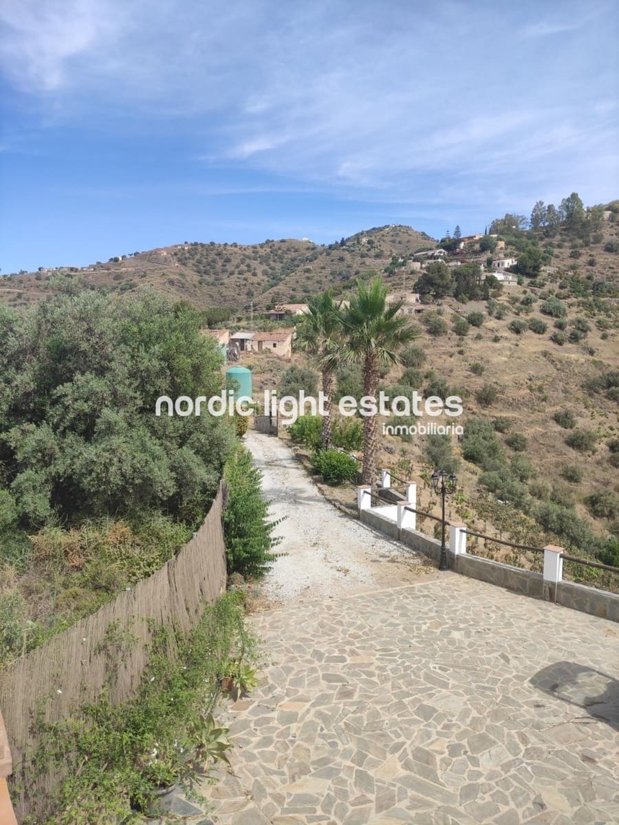 3 soveværelse Villa til leje i Torrox med swimmingpool garage - € 1.400 (Ref: 8255944)