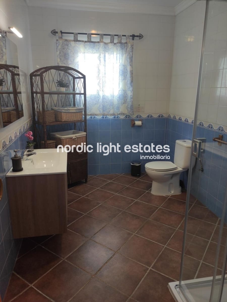 3 soveværelse Villa til leje i Torrox med swimmingpool garage - € 1.400 (Ref: 8255944)