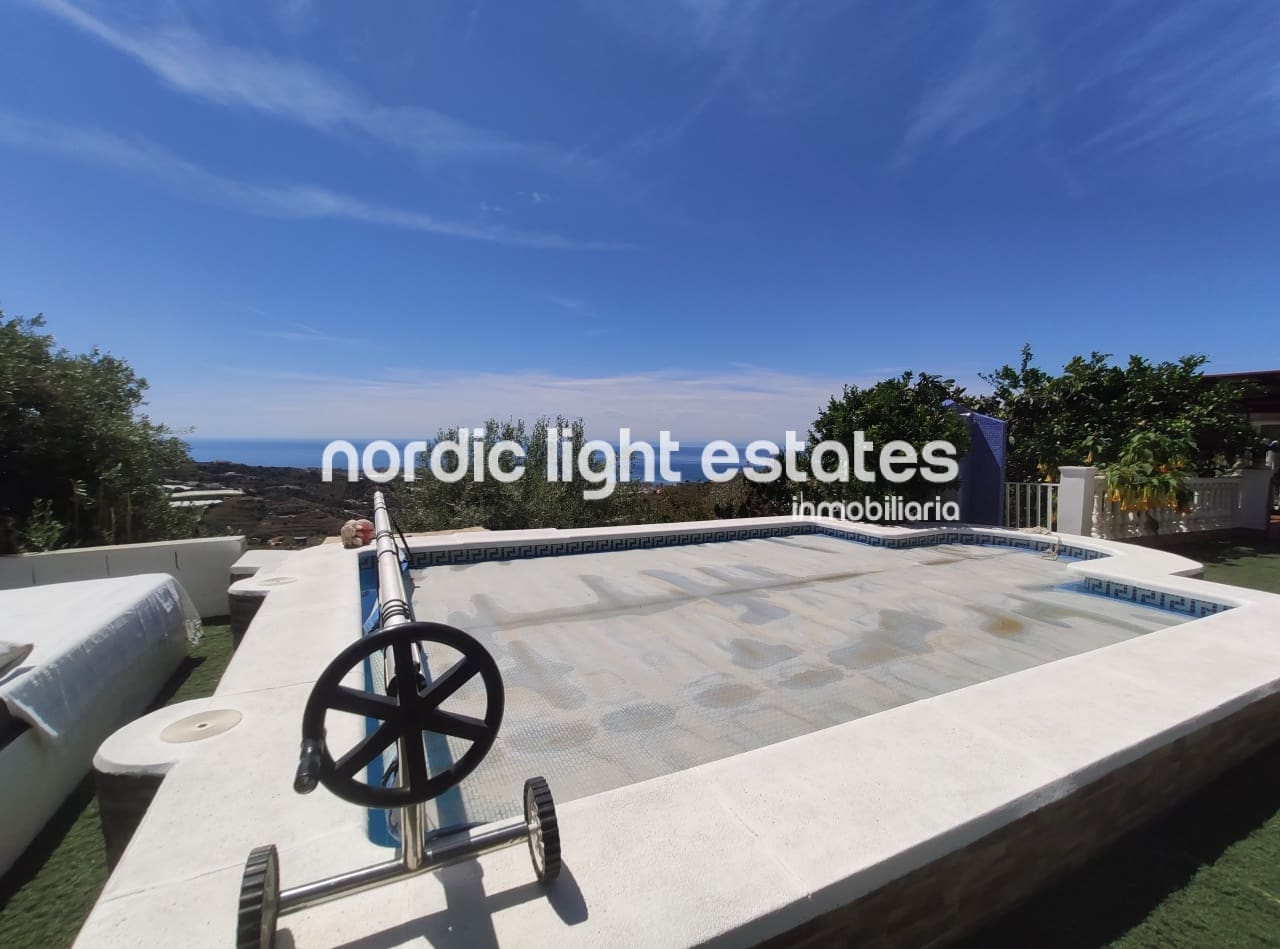 3 soveværelse Villa til leje i Torrox med swimmingpool garage - € 1.600 (Ref: 8295489)