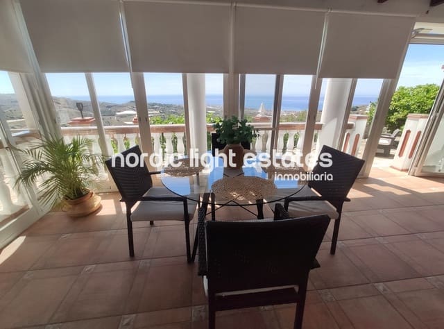 3 soveværelse Villa til leje i Torrox med swimmingpool garage - € 1.600 (Ref: 8295489)