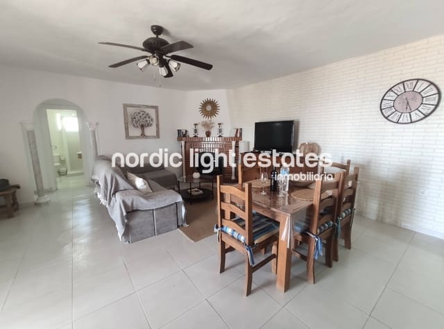 3 soveværelse Villa til leje i Torrox med swimmingpool garage - € 1.600 (Ref: 8295489)