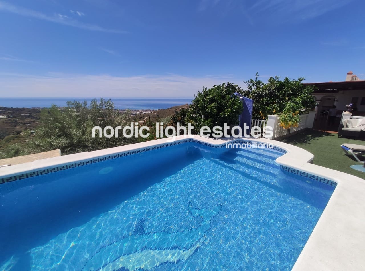 3 soveværelse Villa til leje i Torrox med swimmingpool garage - € 1.600 (Ref: 8295489)