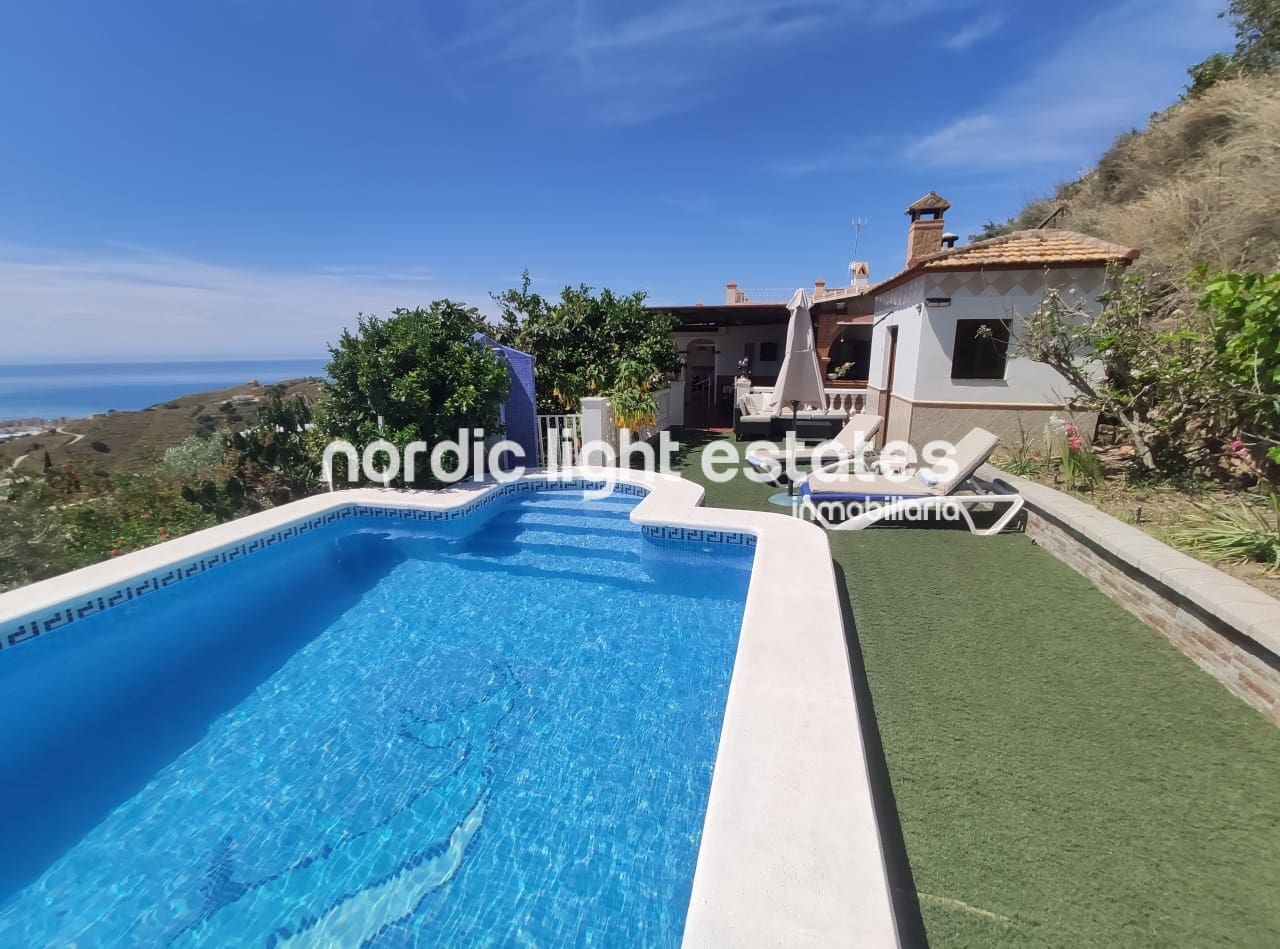 3 soveværelse Villa til leje i Torrox med swimmingpool garage - € 1.600 (Ref: 8295489)