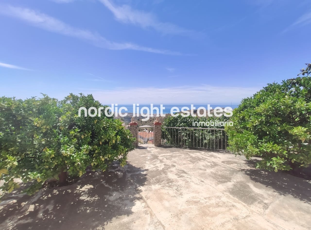 3 soveværelse Villa til leje i Torrox med swimmingpool garage - € 1.600 (Ref: 8295489)