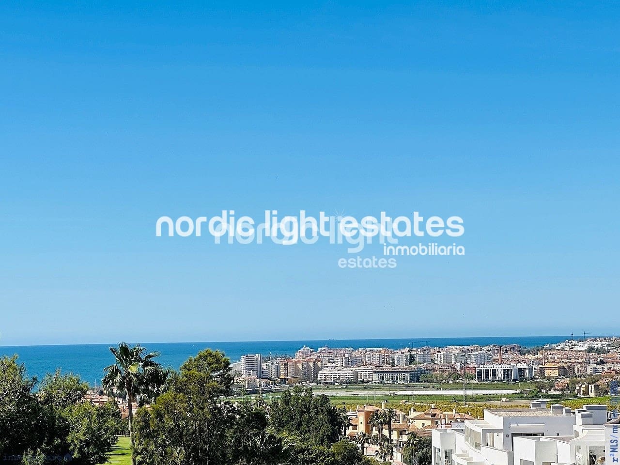 2 soveværelse Penthouse til salg i Caleta de Velez med swimmingpool garage - € 459.000 (Ref: 8402177)