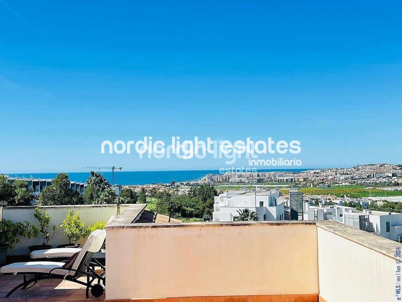 2 soveværelse Penthouse til salg i Caleta de Velez med swimmingpool garage - € 459.000 (Ref: 8402177)