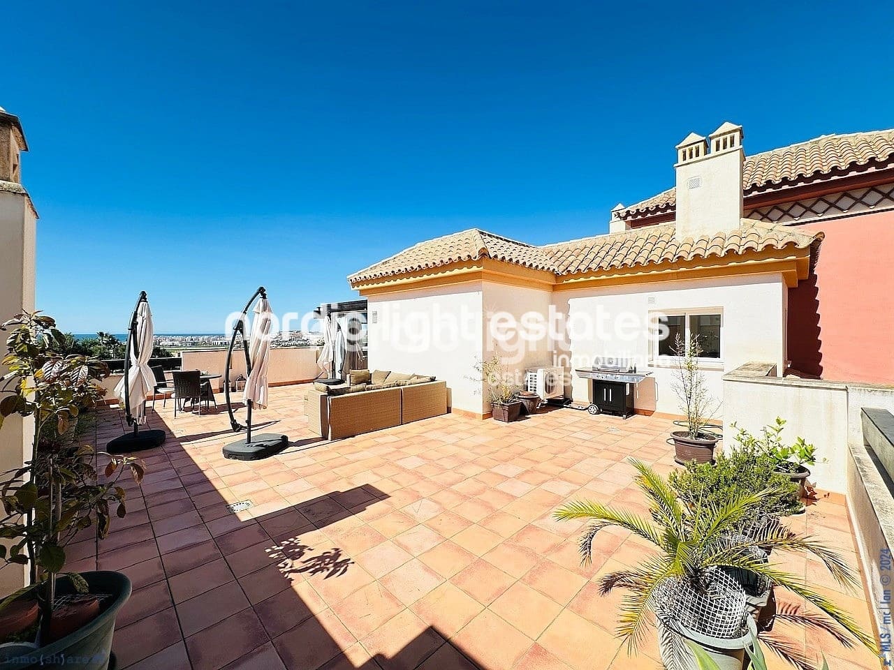 2 soveværelse Penthouse til salg i Caleta de Velez med swimmingpool garage - € 459.000 (Ref: 8402177)