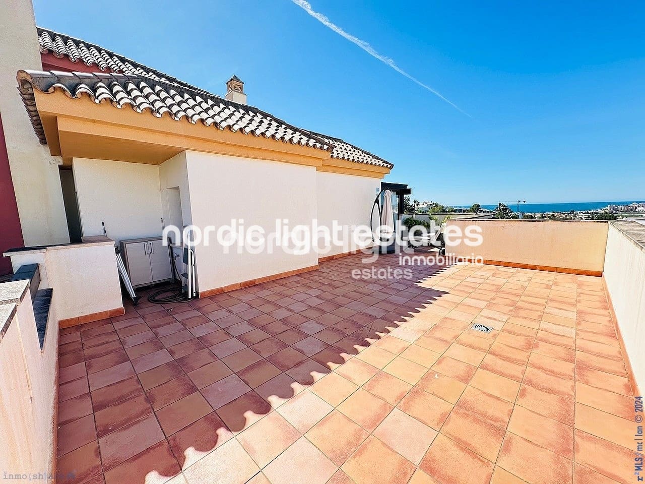 2 soveværelse Penthouse til salg i Caleta de Velez med swimmingpool garage - € 459.000 (Ref: 8402177)