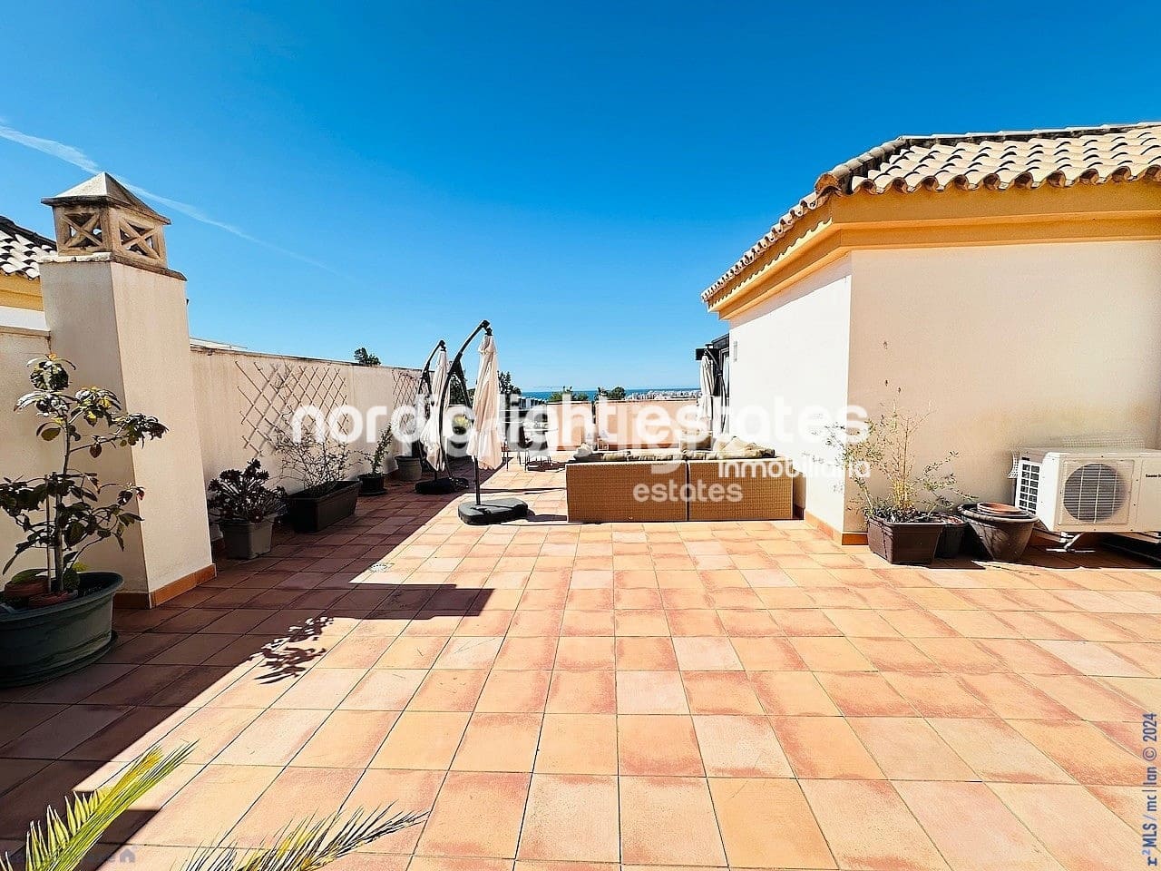 2 soveværelse Penthouse til salg i Caleta de Velez med swimmingpool garage - € 459.000 (Ref: 8402177)