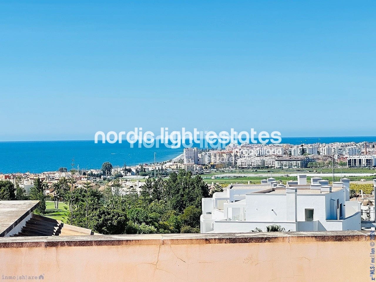2 soveværelse Penthouse til salg i Caleta de Velez med swimmingpool garage - € 459.000 (Ref: 8402177)