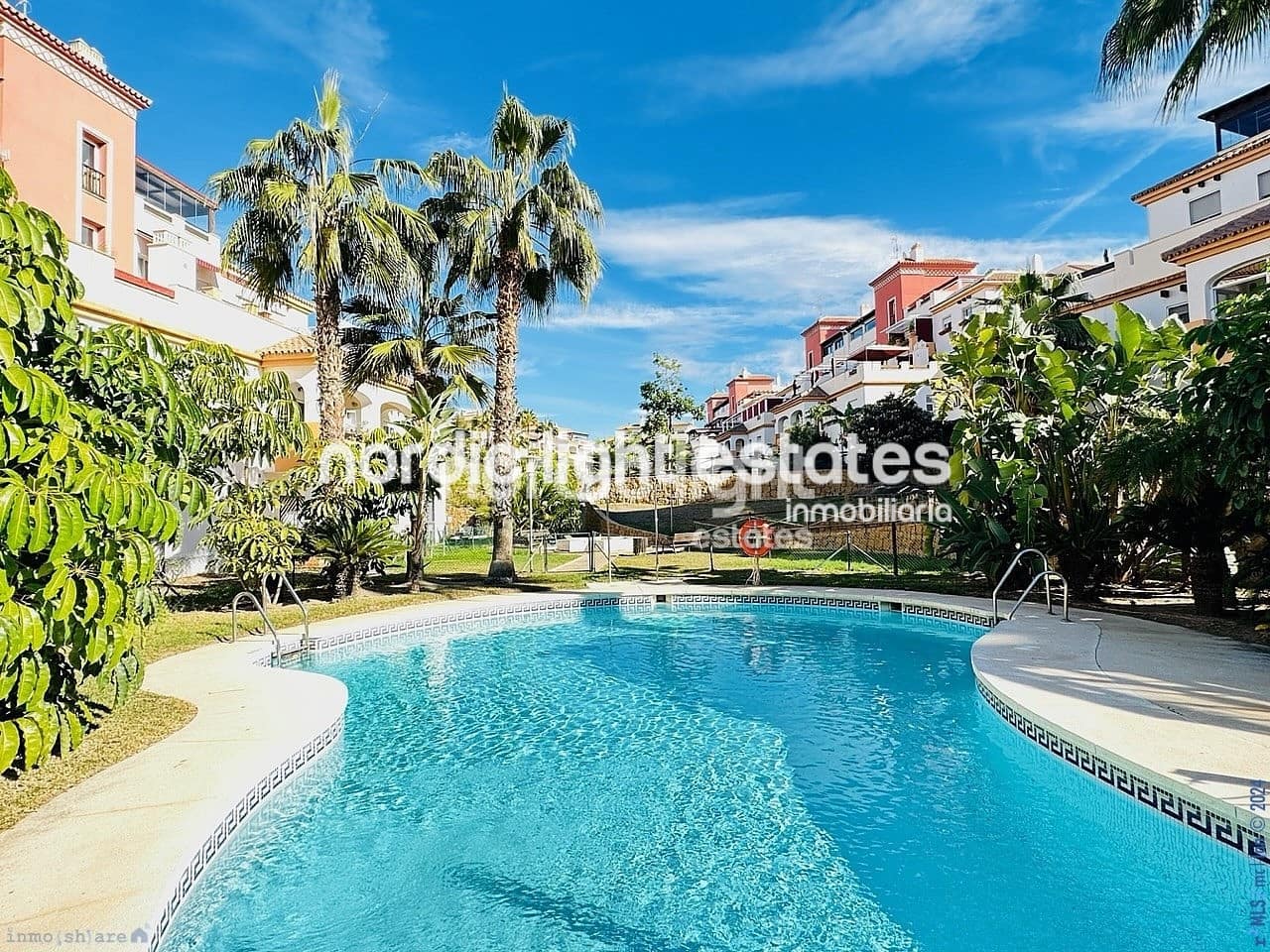 2 soveværelse Penthouse til salg i Caleta de Velez med swimmingpool garage - € 459.000 (Ref: 8402177)