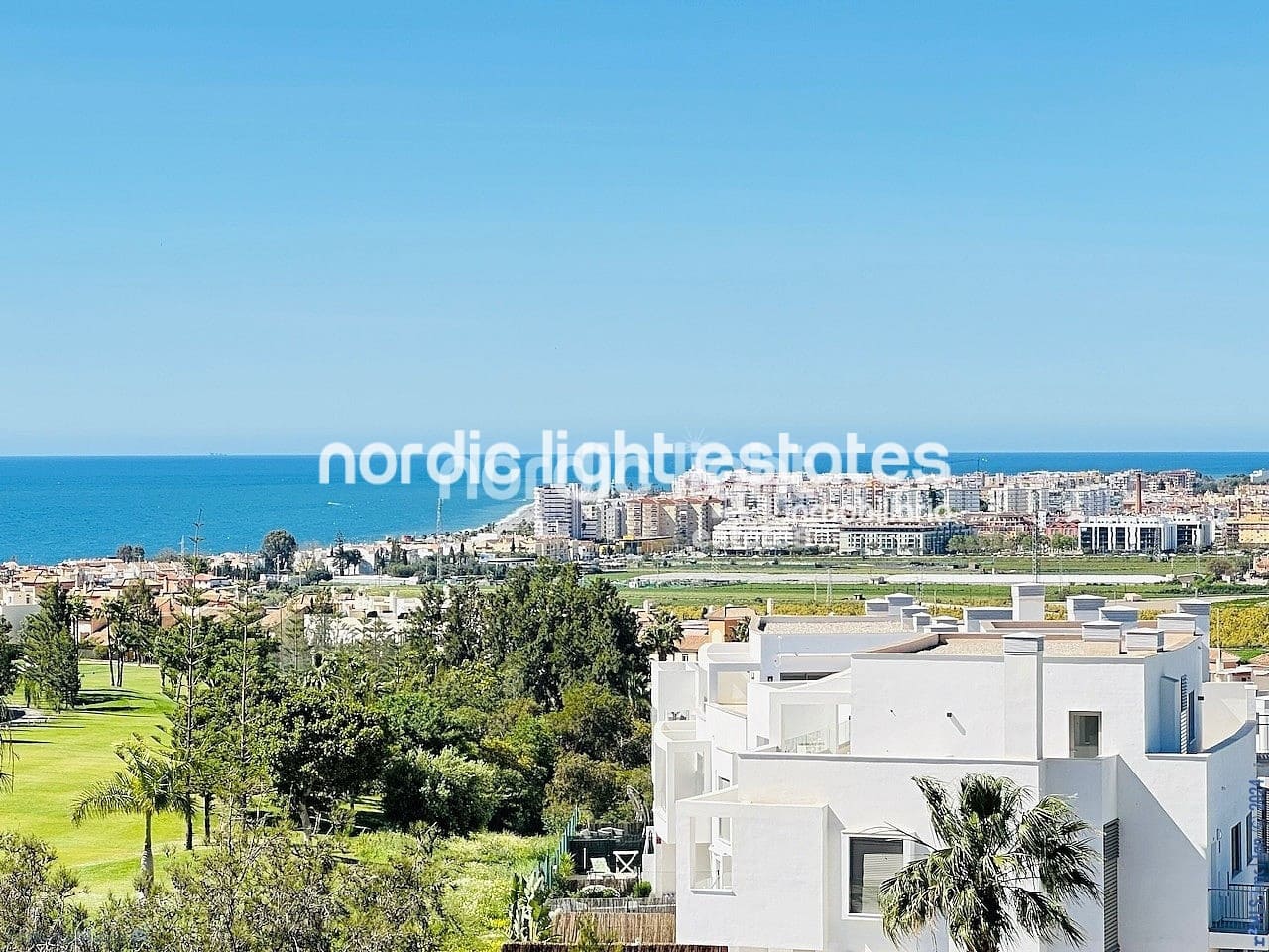 2 soveværelse Penthouse til salg i Caleta de Velez med swimmingpool garage - € 459.000 (Ref: 8402177)