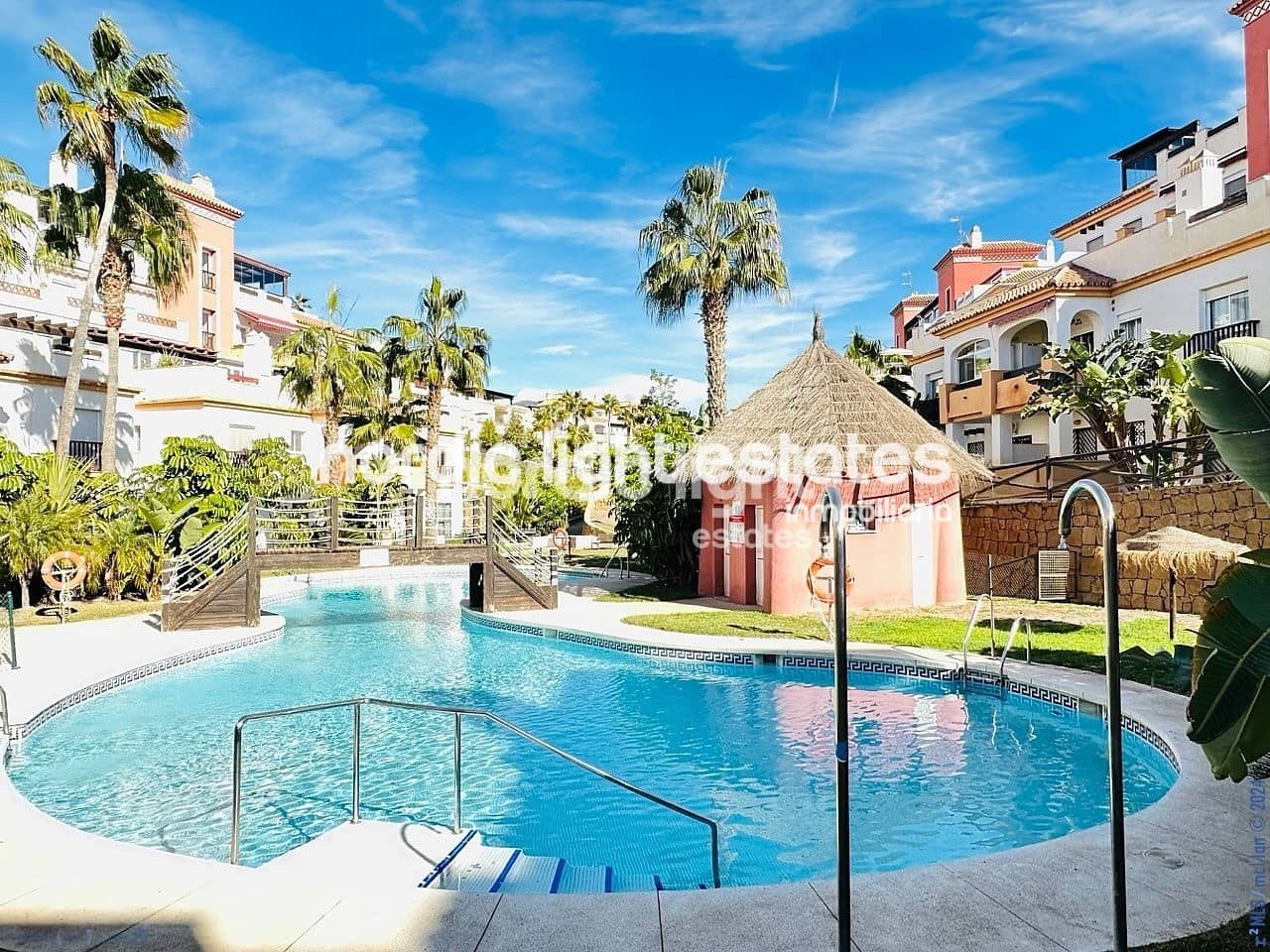 2 soveværelse Penthouse til salg i Caleta de Velez med swimmingpool garage - € 459.000 (Ref: 8402177)