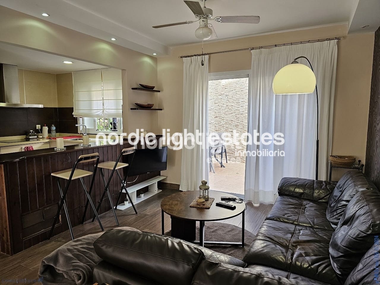 3 soveværelse Semi-Rækkehus til salg i Velez-Malaga med swimmingpool garage - € 280.000 (Ref: 8426850)