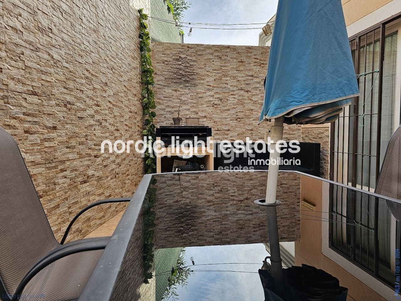 3 soveværelse Semi-Rækkehus til salg i Velez-Malaga med swimmingpool garage - € 280.000 (Ref: 8426850)