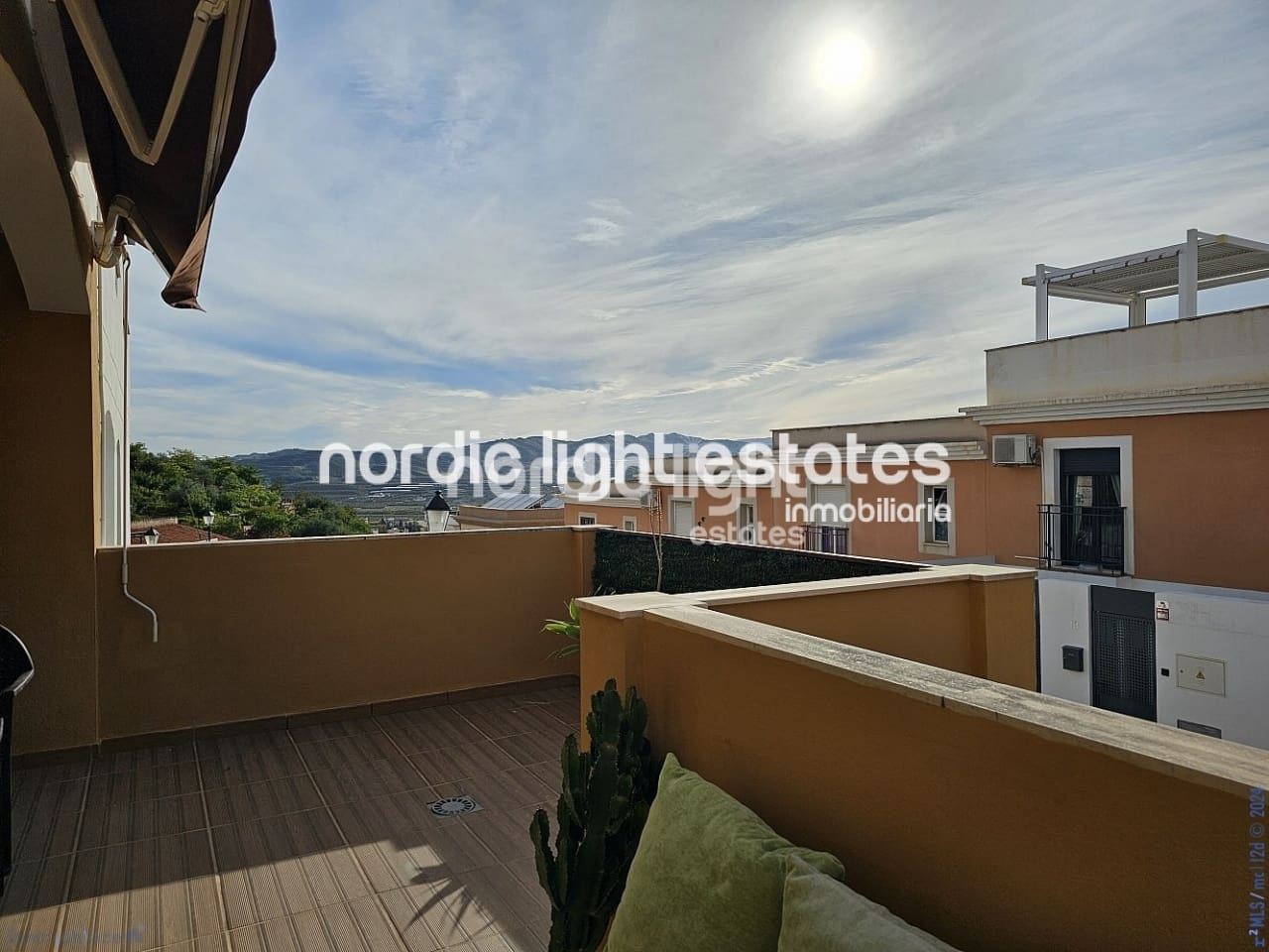 3 soveværelse Semi-Rækkehus til salg i Velez-Malaga med swimmingpool garage - € 280.000 (Ref: 8426850)