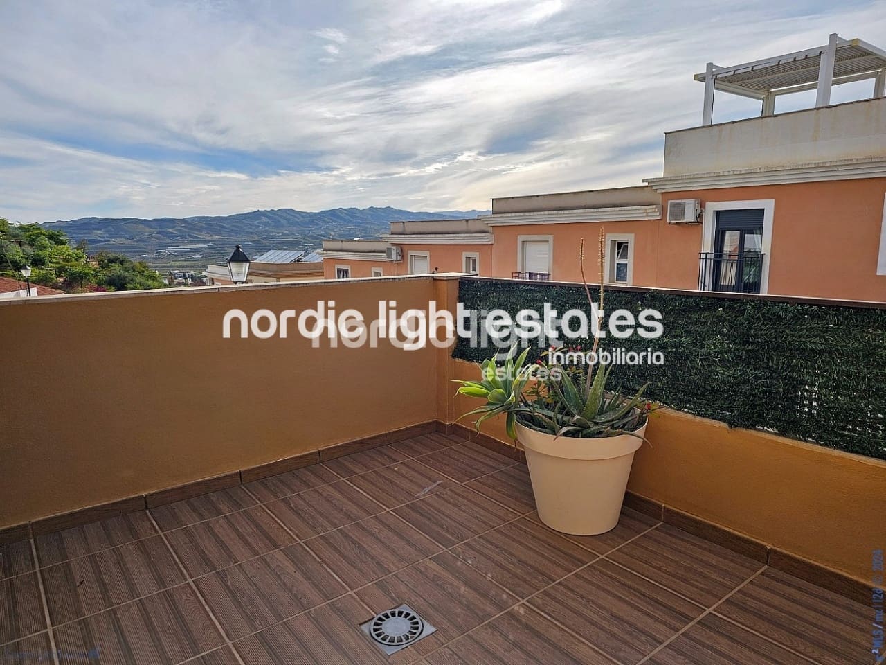 3 soveværelse Semi-Rækkehus til salg i Velez-Malaga med swimmingpool garage - € 280.000 (Ref: 8426850)