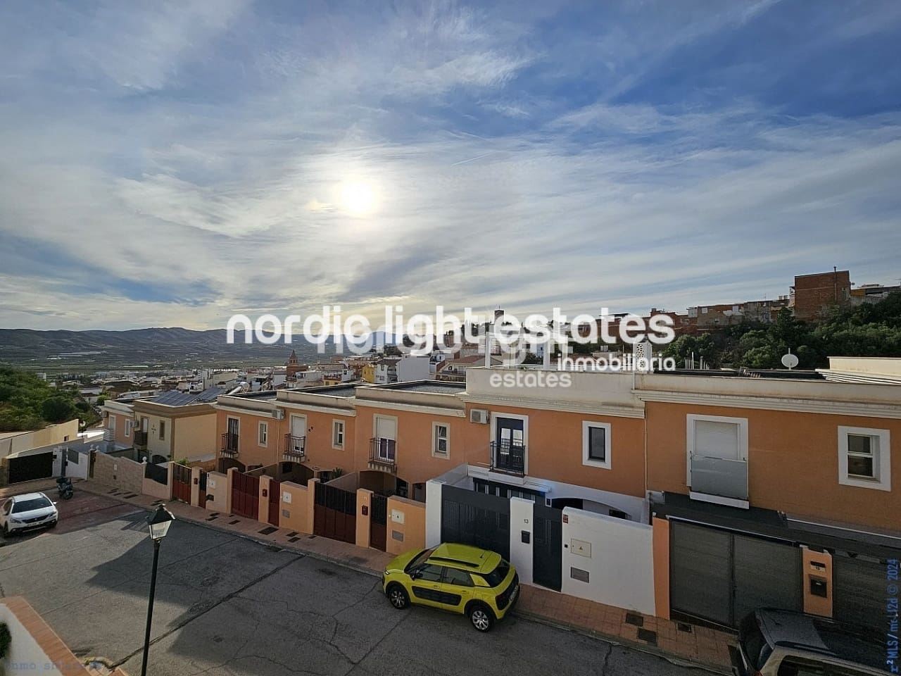 3 soveværelse Semi-Rækkehus til salg i Velez-Malaga med swimmingpool garage - € 280.000 (Ref: 8426850)