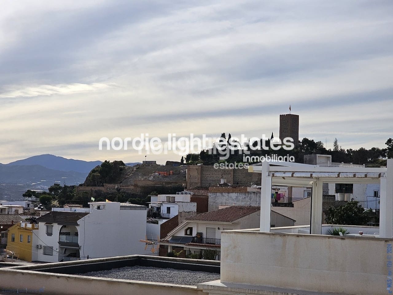 3 soveværelse Semi-Rækkehus til salg i Velez-Malaga med swimmingpool garage - € 280.000 (Ref: 8426850)