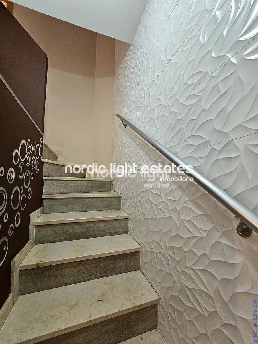 3 soveværelse Semi-Rækkehus til salg i Velez-Malaga med swimmingpool garage - € 280.000 (Ref: 8426850)