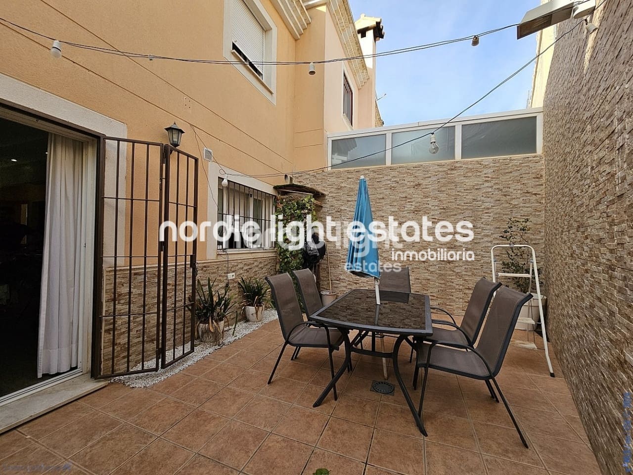 3 soveværelse Semi-Rækkehus til salg i Velez-Malaga med swimmingpool garage - € 280.000 (Ref: 8426850)