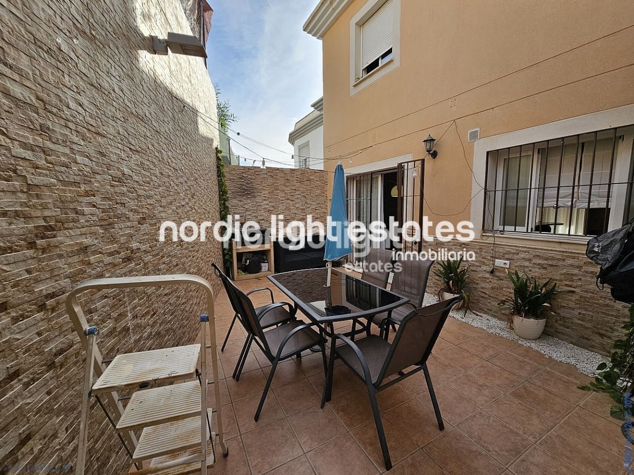 3 soveværelse Semi-Rækkehus til salg i Velez-Malaga med swimmingpool garage - € 280.000 (Ref: 8426850)