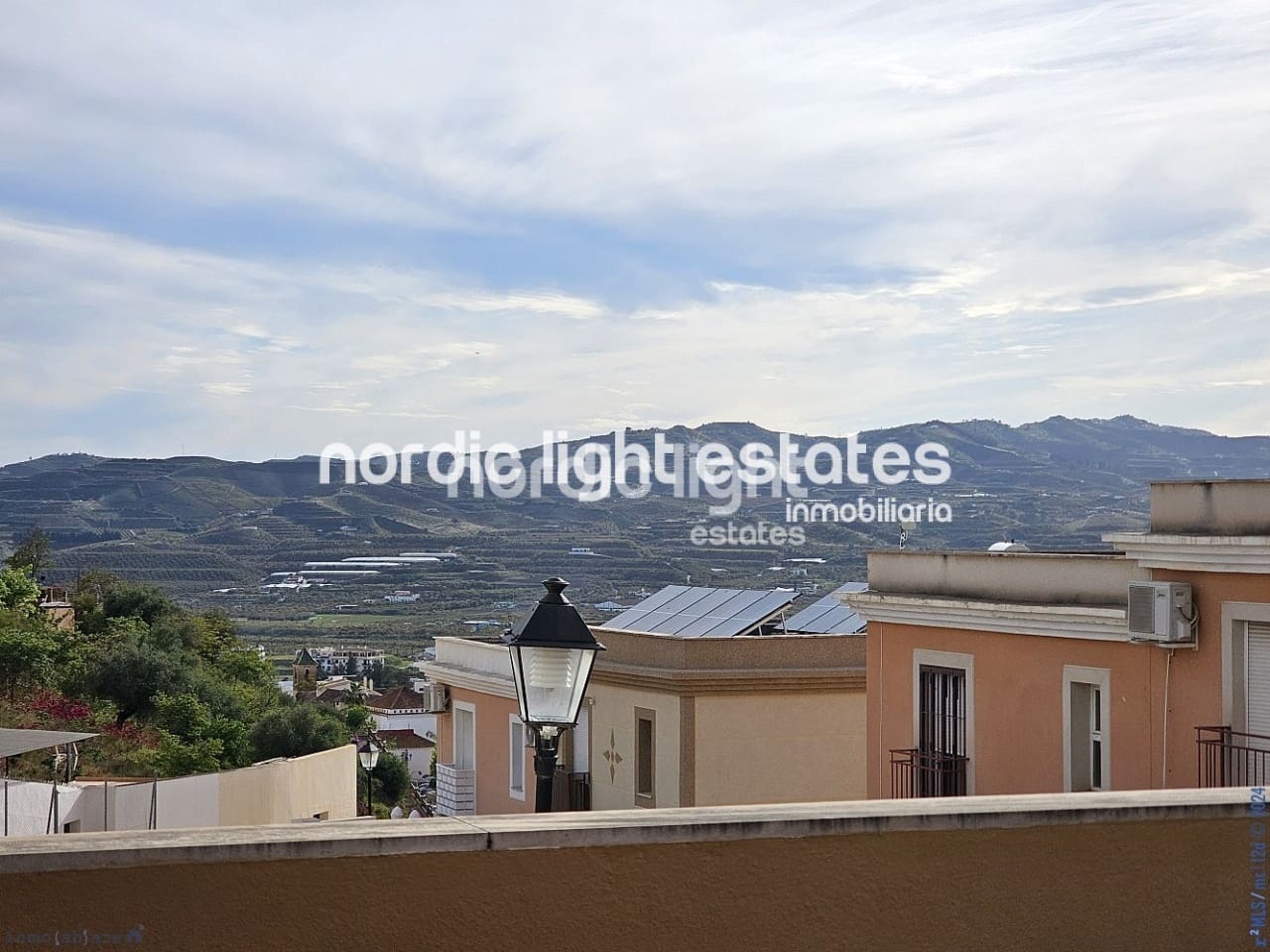 3 soveværelse Semi-Rækkehus til salg i Velez-Malaga med swimmingpool garage - € 280.000 (Ref: 8426850)